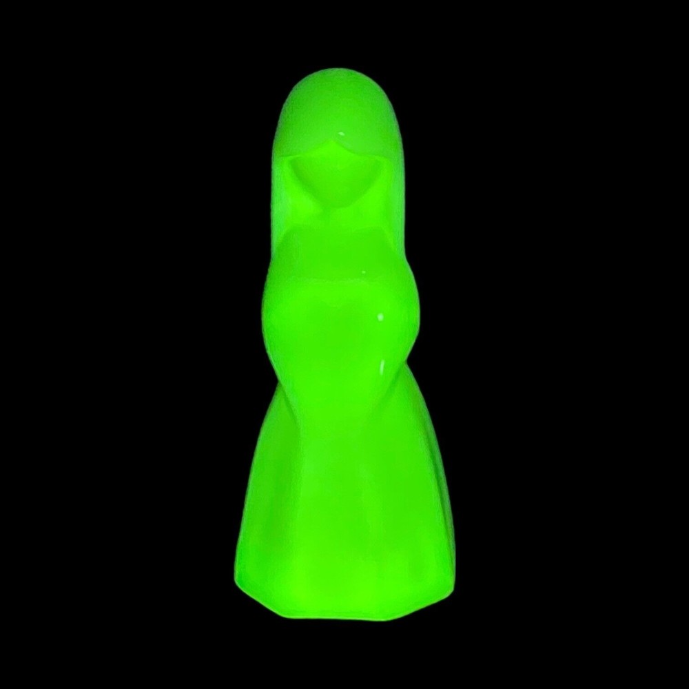 Mosser Glass 1979 Vi Hunter Cameo Custard Jenny Glass Doll 4 1/4" Figurine Glows